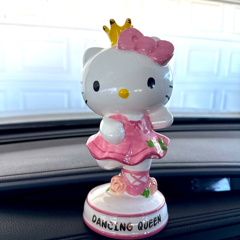 Hello Kitty Dancing Queen Figurine